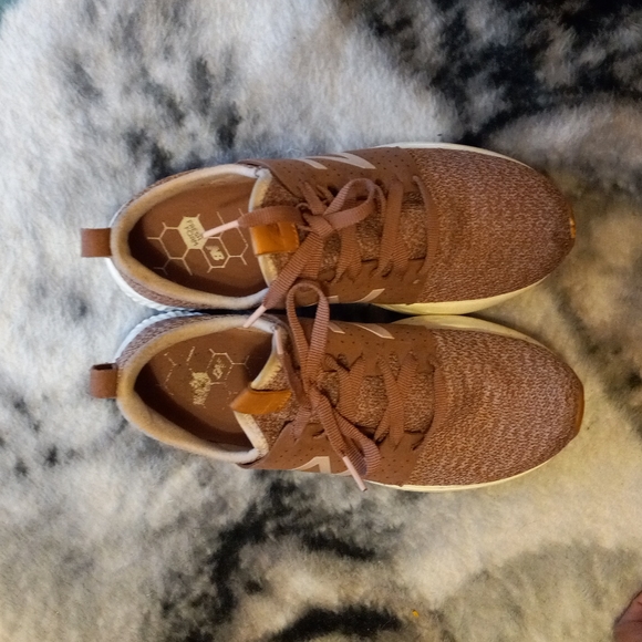 Women's pink New Balance shoes - Picture 3 of 4